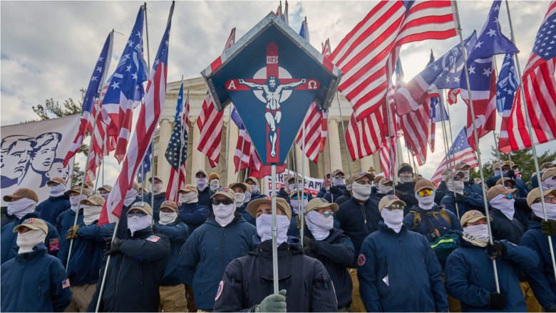 Extinderea rapidă a cluburilor de luptă neonaziste din SUA: strategiile prin care extremiștii atrag noi „luptători de stradă” 1 cluburile de lupta neonaziste din sua se raspandesc rapid in toata lumea cum isi recruteaza extremistii noi soldati de strada 68830f612faa8