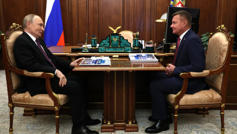 Scandal în jurul decesului lui Roman Starovoit: Putin anunță demiterea în timp ce acesta era deja decedat. 1 controverse privind moartea lui roman starovoit ministrul rus era deja mort cand vladimir putin a anuntat ca l a demis 686c2c9942e65