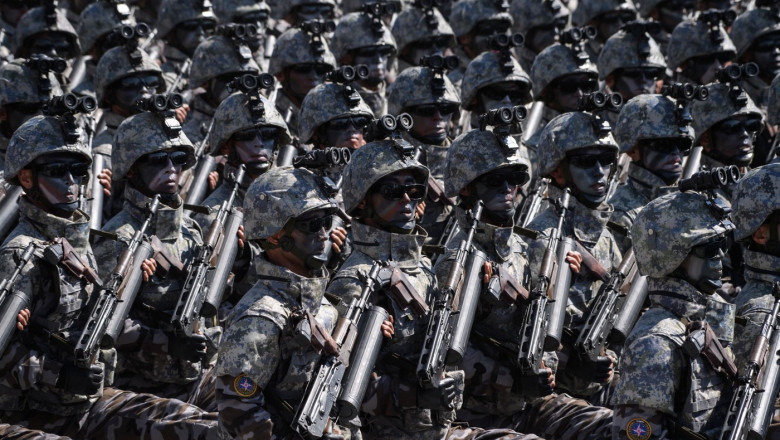 Coreea de Nord își va spori de trei ori contingentul de soldați alocați luptei în sprijinul Rusiei în conflictul din Ucraina, afirmă surse de la Kiev. 1 coreea de nord va tripla numarul de soldati trimisi sa lupte pentru rusia in razboiul din ucraina potrivit oficialilor de la kiev 68661e3839f46