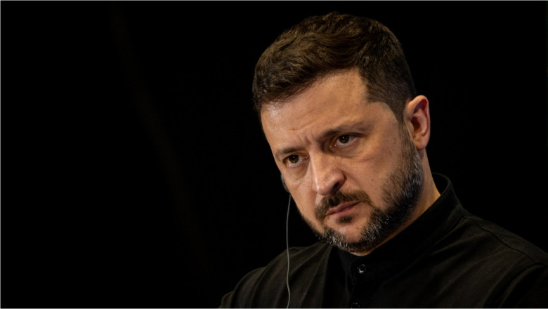 cum a ajuns volodimir zelenski sa se confrunte cu cea mai mare criza politica a presedintiei sale 6881b6d761361