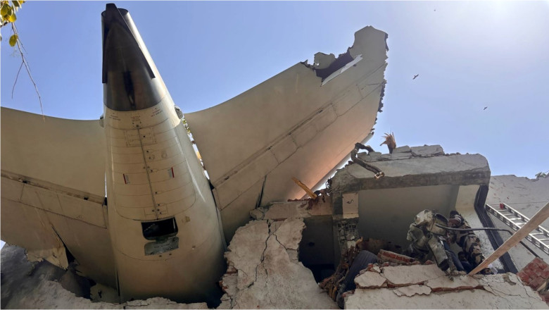 „Ce a dus la oprirea motorului? Detalii șocante din ancheta accidentului aviatic din India.” 1 de ce ai oprit motorul ancheta preliminara in cazul avionului prabusit in india scoate la iveala un detaliu infricosator 6872122a6ad3c