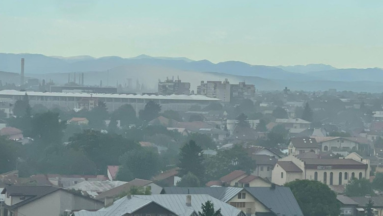 Ce cauzează mirosul de cauciuc ars în Ploiești și misterul „ceții dense”: explicațiile Gărzii de Mediu 1 de ce miroase a cauciuc ars la ploiesti si ce e ceata densa din zona explicatiile garzii de mediu 68810f039507a