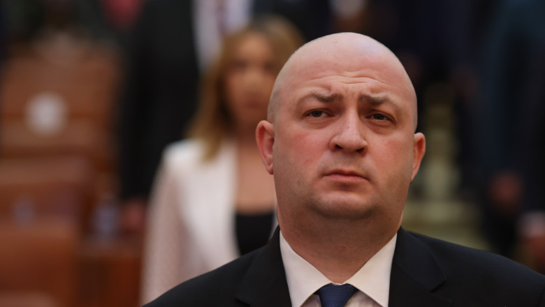 Deputatul Vexler se retrage din Ordinul Național pentru Merit în urma contestației lui Nicușor Dan la CCR privind legea antiextremism. 1 deputatul vexler renunta la ordinul national pentru merit dupa ce nicusor dan a contestat la ccr legea anti