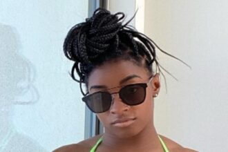 did simone biles get secret plastic surgery gymnast unveils new look on holiday 6865fcc9b9050