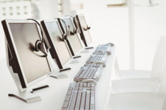 diicot 13 persoane au fost retinute iar 250 sunt anchetate intr un dosar de inselatorie prin call center uri 686feea261f37