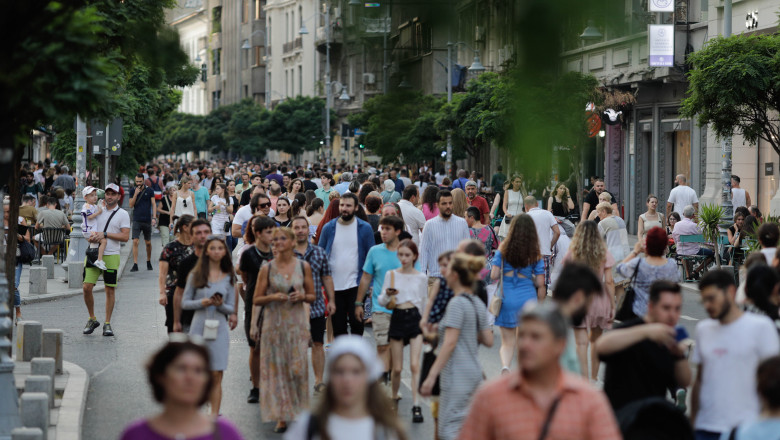 Majoritatea românilor simt că țara se află în pericol. Ce stă la baza acestei anxietăți crescute? 1 doua treimi dintre romani au sentimentul ca tara e in pericol care sunt cauzele anxietatii foarte ridicate sondaj 6876124138438