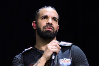 drake gives shocking response to f kendrick lamar chant at london festival after brutal feud 6873092f672b0