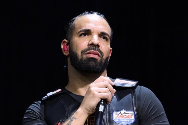 drake gives shocking response to f kendrick lamar chant at london festival after brutal feud 6873092f672b0