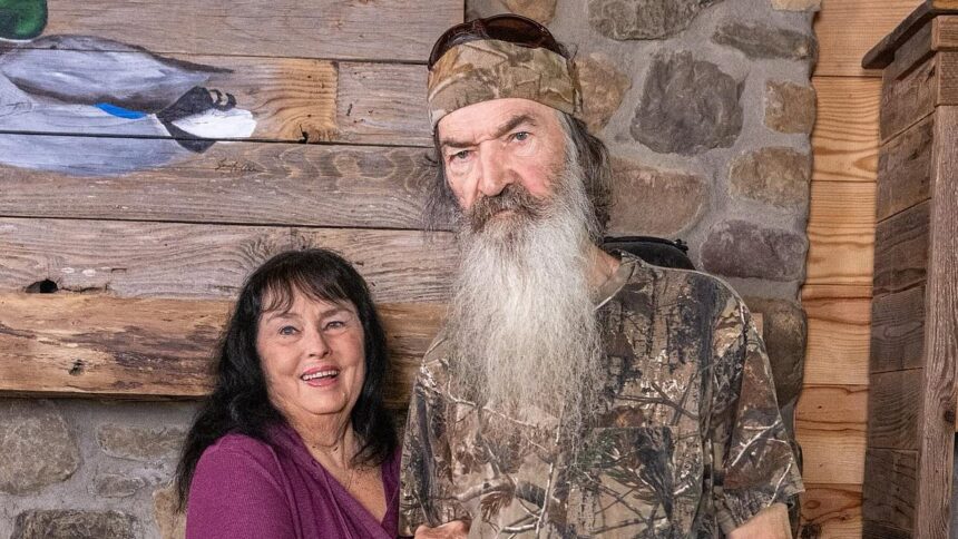 Vedeta din Duck Dynasty își revine spectaculos din punct de vedere al sănătății, la două luni după pierderea „sufletului pereche”, Phil Robertson. 1 duck dynasty star has unbelievable health comeback two months after death of soulmate phil robertson 687820c44761c