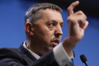 exclusiv daniel david despre anomaliile din sistemul educational nu avem de ce sa taiem salarii sunt mici ce spune despre bursele de merit 6869494e5ae46