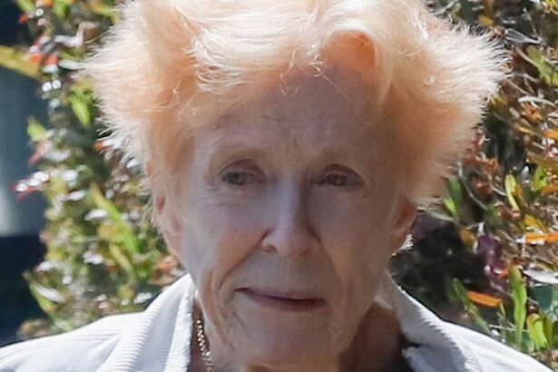 exclusivebeloved sitcom star looks unrecognizable while going makeup free on rare outing can you guess who 686944a478008