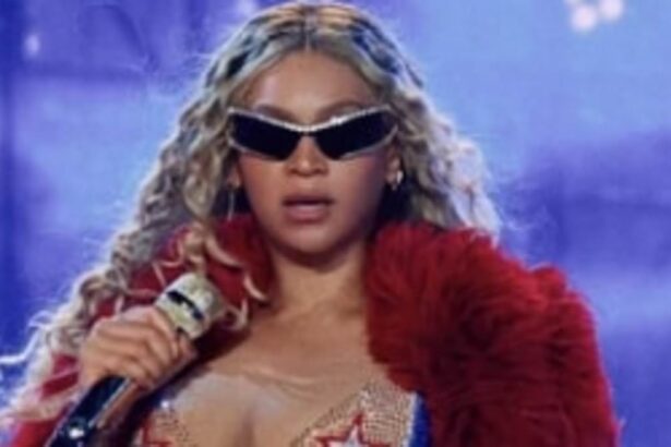 exclusivebeyonce makes sexy move of wearing skimpy lingerie on stage but all is not what it seems 686bf39ff2cd9