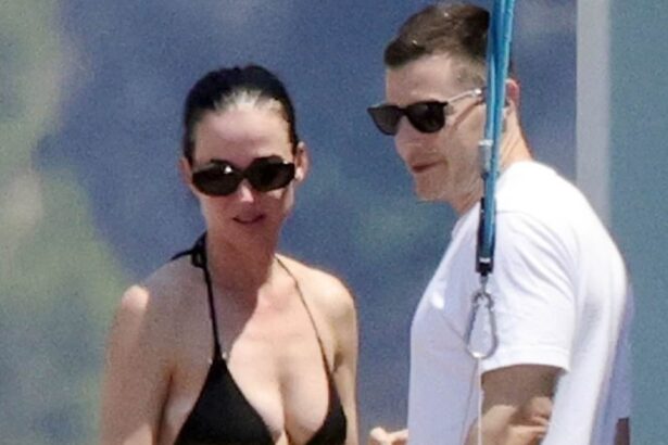 exclusivenewly single katy perry has very flirty exchange with mystery man on yacht after orlando bloom split 686ab8d522171