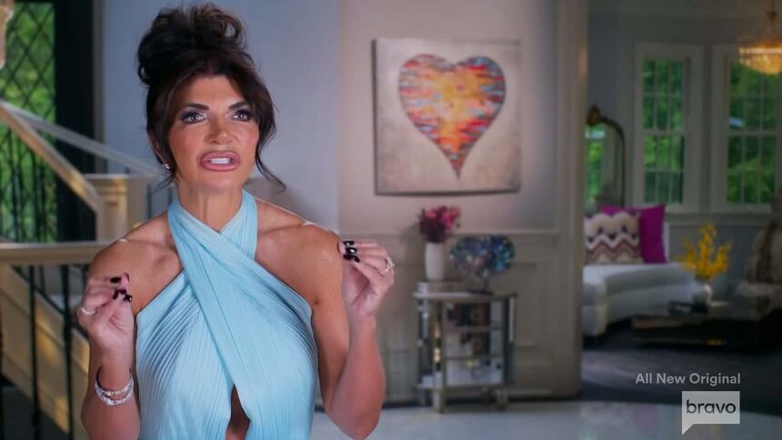Starul din „Neveste disperate din New Jersey” provoacă un nou conflict cu Teresa Giudice prin comentarii dure despre problemele ei financiare. 1 exclusivereal housewives of new jersey star risks new war with teresa giudice as she makes scathing remarks about her money problems 68796653b802f