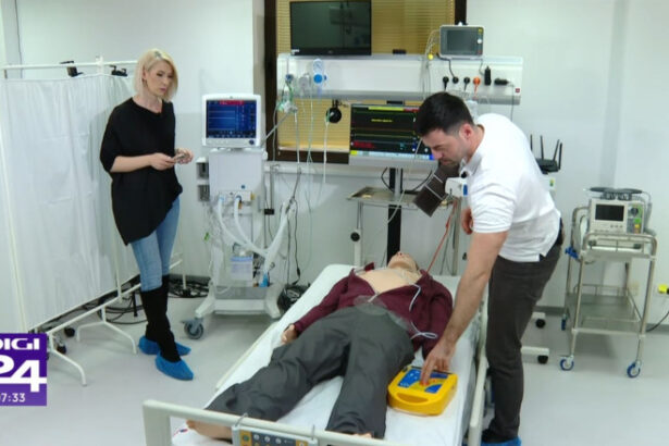 fii salvator cum folosim defibrilatorul 686f94958eace