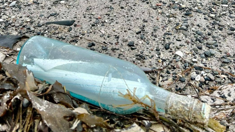 foto doi indragostiti din canada au lansat un mesaj in sticla in atlantic acum 13 ani unde a ajuns biletul si care e povestea celor doi 687481f28c201