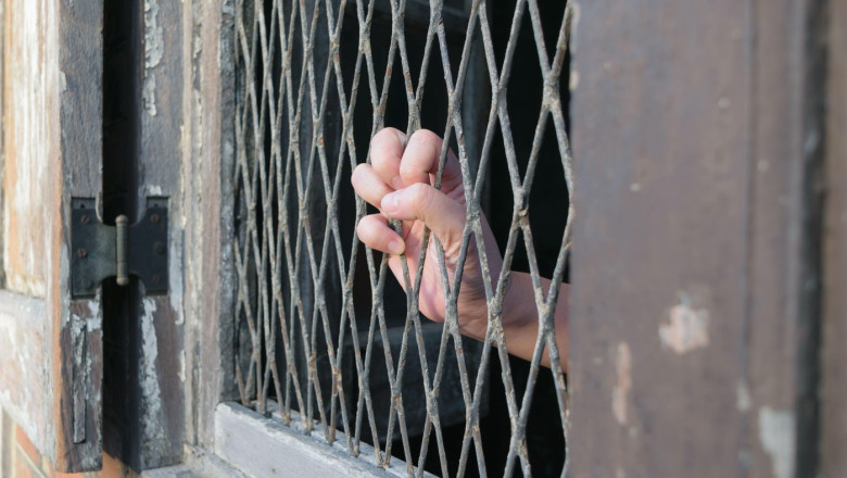 Atac cu bombă în Grecia: Două victime la locuința unui gardian de penitenciar 1 foto doi raniti in grecia intr un atac cu bomba la domiciliul unui gardian de penitenciar 68851b686ff5d