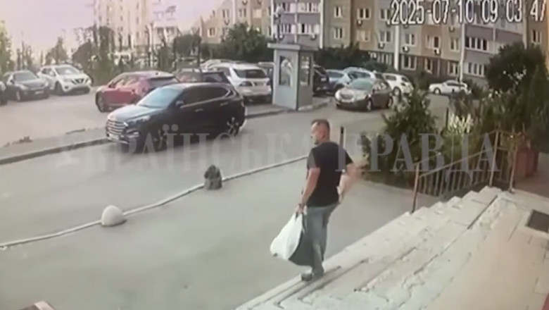 „Începutul unei vânători: un grup terorist amenință cu noi acțiuni după asasinarea colonelului SBU Ivan Voronici.” 1 foto e doar inceputul un grup terorist care revendica asasinarea colonelului sbu ivan voronici avertizeaza ca va continua vanatoarea 687794559fcbe