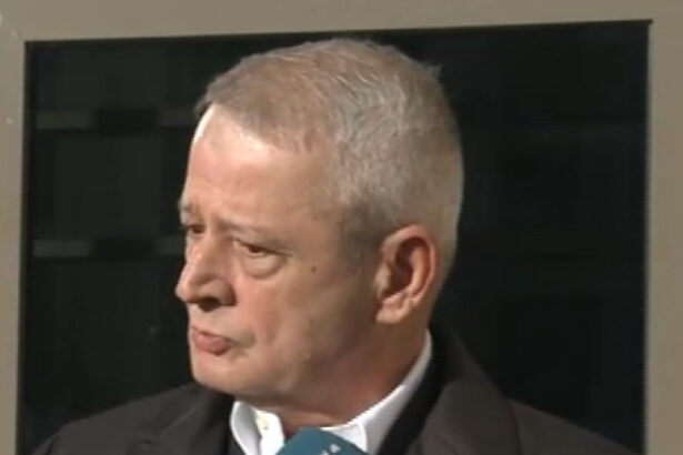 foto sorin oprescu fotografiat relaxandu se la terasa in grecia fostul edil condamnat la 10 ani de inchisoare nu poate fi extradat 687796cdce1a3