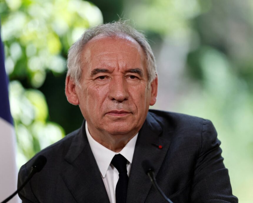 Premierul francez François Bayrou a ignorat abuzurile de la colegiul catolic, arată un raport. 1 french pm francois bayrou failed to act on abuse at catholic boarding school report says 68656af42f6eb