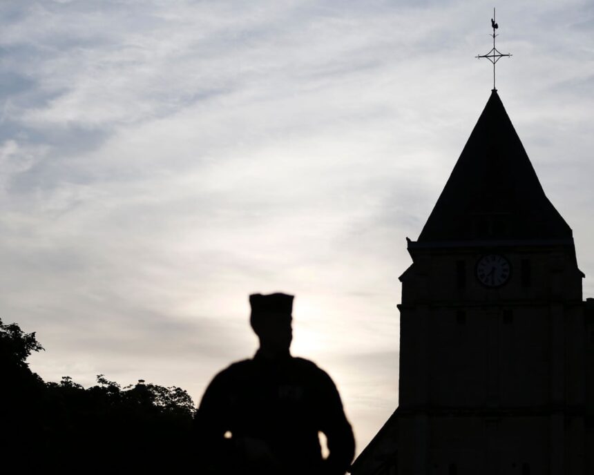 Autoritățile franceze au capturat un suspect incel în legătură cu un atac planificat asupra femeilor cu cuțitul. 1 french police arrest incel suspected of planning knife attack on women 6865344b9aafc