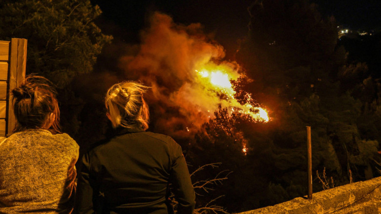 Incendiul de la marginea Marsiliei a fost stins, dar prefectul avertizează: „se pot ivi noi focare.” 1 galerie foto incendiul de la periferia orasului marsilia a fost izolat insa pot aparea noi focare avertizeaza prefectul 686eb7ff2a7c9
