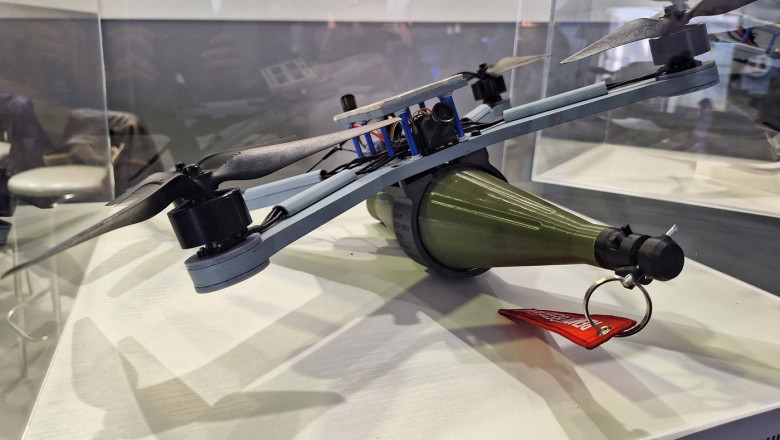 Germania lansează un program de sprijin pentru dezvoltarea dronelor kamikaze destinate Ucrainei, cu o capacitate de acțiune de 1.200 de kilometri. 1 germania a inceput finantarea producerii de drone kamikaze pentru ucraina acestea au o raza de actiune de 1 200 kilometri 68642ed06b8d2