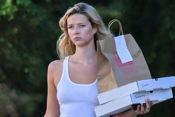gwyneth paltrows daughter apple martin 21 goes against moms strict rules as she steps out in the hamptons 6877fe5780c0b