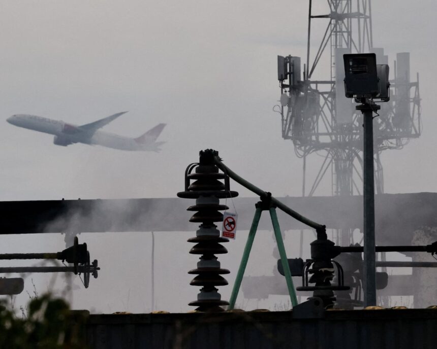 Incendiul de la substația Heathrow, provocat de o defecțiune descoperită acum șapte ani. 1 heathrow substation fire caused by fault first identified seven years ago 68652068c700a