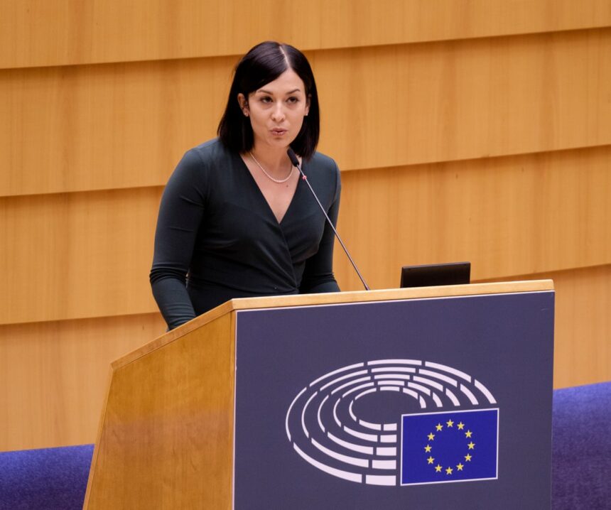 Liderii opoziției din Ungaria îndeamnă democrații să se mobilizeze împotriva preluării autoritare de către Trump. 1 hungary opposition figures urge democrats to organize against autocratic takeover by trump 6877cb66e72b5