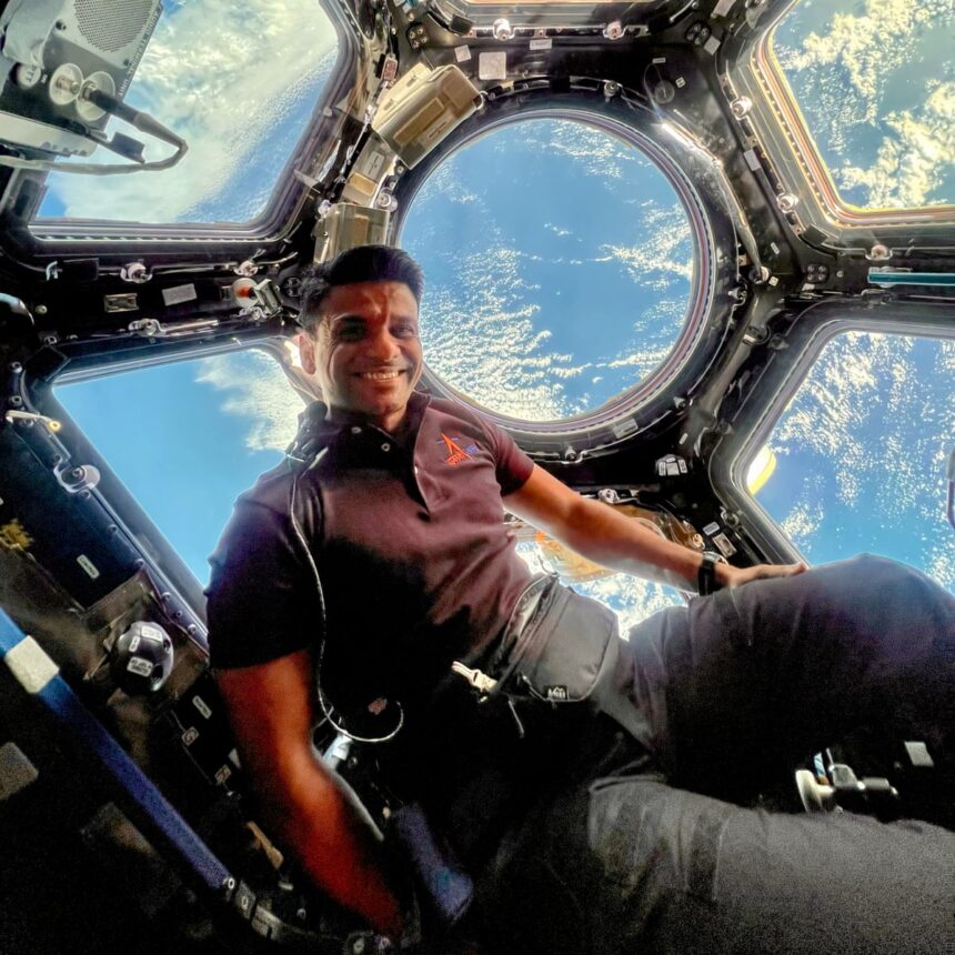 „Primul astronaut al Indiei după 40 de ani: o inspirație pentru tinerii visători ai cosmosului.” 1 i didnt give much thought to the universe indias first astronaut in 40 years inspires next generation of stargazers 6874823e23727