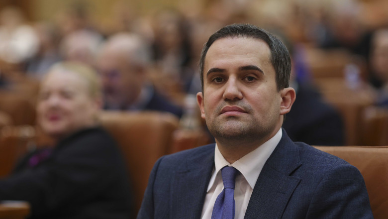 Un alt membru al Guvernului Bolojan, implicat în scandalul mitei: Ciprian Șerban de la Ministerul Transporturilor 1 inca un ministru din guvernul bolojan a dat spaga in trecut cazul lui ciprian serban de la transporturi 688a53f46d1da