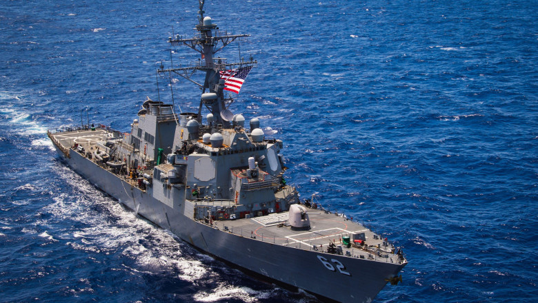 Confruntare între un distrugător american și un elicopter iranian în Golful Oman. 1 incident intre un distrugator american si un elicopter iranian in golful oman 6881071872ef7