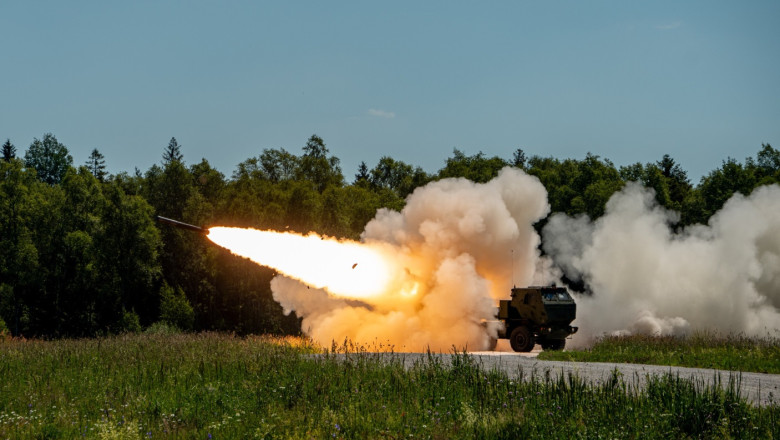 „Prioritățile Statelor Unite: Oprirea livrărilor de rachete către Ucraina din cauza stocurilor limitate.” 1 interesele americii pe primul loc sua opresc livrarile unor tipuri de rachete catre ucraina din cauza stocurilor scazute 6864c611a0558