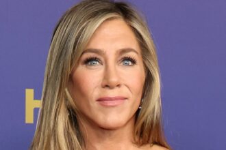 jennifer aniston divides fans as shes set to star in adaptation of jennette mccurdys im glad my mom died 68641e1ca1d03