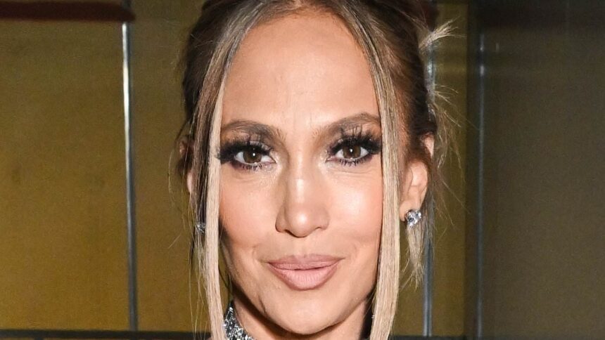 Jennifer Lopez își împărtășește gândurile despre o posibilă nouă căsătorie după cele patru divorțuri. 1 jennifer lopez reveals if she will ever get married again after four divorces 6878711f3fbcd