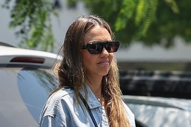 jessica alba looks relaxed after vacation in mexico with hunky new boyfriend 11 years her junior 687720340fd59