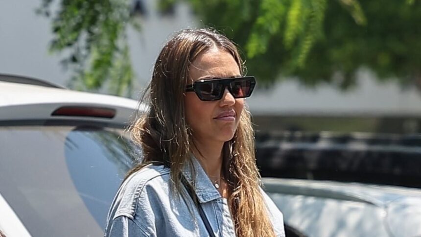 jessica alba looks relaxed after vacation in mexico with hunky new boyfriend 11 years her junior 687720340fd59