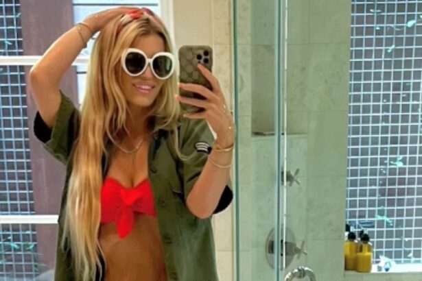 jessica simpson displays 100 lb weight loss in bikini as she celebrates first fourth of july since eric johnson split 68694ca1efd5b