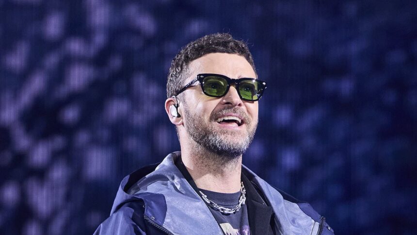 Justin Timberlake, surprins într-un moment intens la un festival de muzică din Anglia. 1 justin timberlake caught on camera in intense exchange at english music festival 68758ddbb5bfa