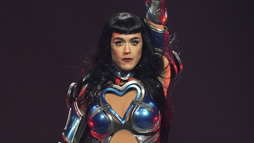 Katy Perry trăiește momente intense de emoție în timpul concertului din LA, în contextul despărțirii de Orlando Bloom. 1 katy perry is overwhelmed with emotion during la concert amid orlando bloom split 68791c766eb4f