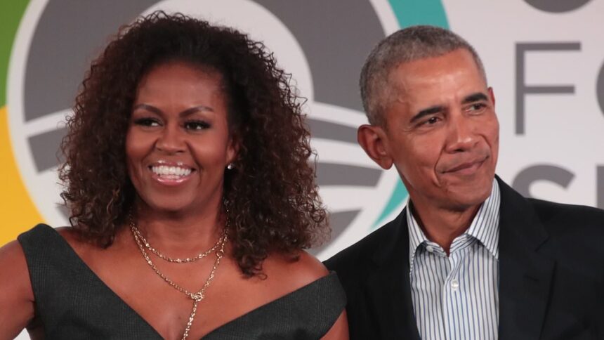 În pas cu Obamai! Barack și Michelle colaborează cu creatorul lui Seinfeld pentru o nouă emisiune TV. 1 keeping up with the obamas barack and michelle team up with seinfeld creator for new tv show 6870a3c523eb5