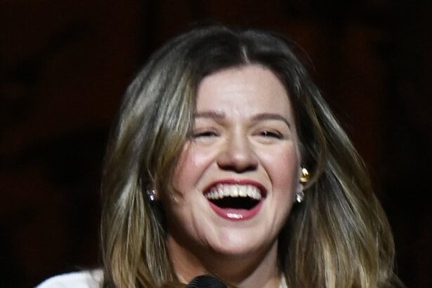 kelly clarkson finally kicks off las vegas residency after angering fans with last minute cancellation 68731e6795c30