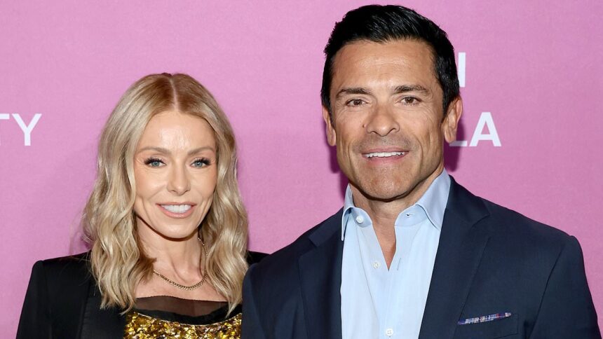 Kelly Ripa dezvăluie într-un mod surprinzător soțului ei, Mark Consuelos, ce planuri ar avea în cazul în care acesta ar decide să plece. 1 kelly ripa astonishingly tells husband mark consuelos what she would do if he ever left her 6865efb3a6daa