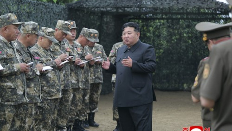 Kim Jong Un îndeamnă trupele să se pregătească pentru un „război autentic”. 1 kim jong un le cere soldatilor sai sa se pregateasca de un razboi adevarat 6881e71c8e706