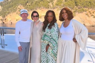 kris jenner vacations with new billionaire bestie oprah winfrey and gayle king after bonding at bezos wedding 6873415c09e47
