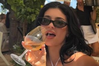 kylie jenner flaunts hermes kelly bag worth an eye watering sum on lavish tuscany vacation with sister kendall 686aaf0cdd543