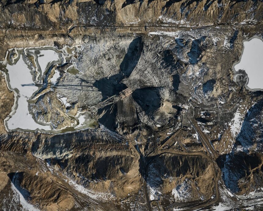 Creștere semnificativă a reclamațiilor de abuz în minele esențiale pentru tranziția energetică a UE, arată un raport. 1 large rise in abuse claims at mines that may be vital to eus energy transition report says 687f62bb36d4f