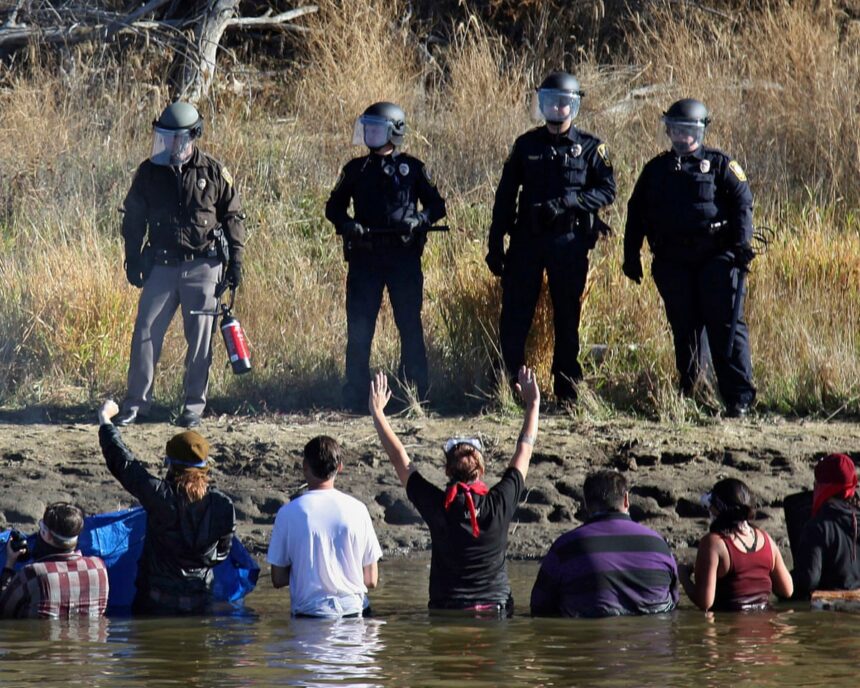 „Abuzul legal: drepturile de protest la nivel mondial, în joc în procesul din Olanda, susțin activiștii.” 1 legal bullying global protest rights on line in dutch court case say activists 686759b11245f