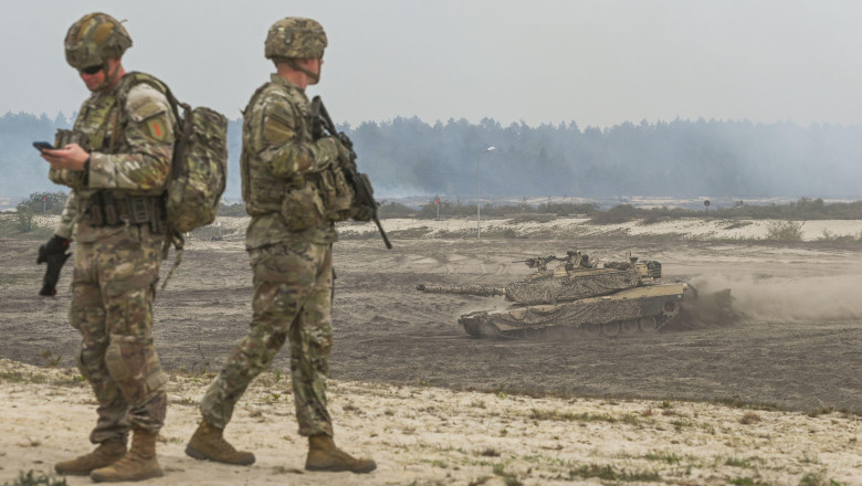 Apărarea Estică a NATO: General american afirmă că putem contracara un atac masiv al Rusiei cu 22 de divizii active acum. 1 linia de aparare de pe flancul estic al nato general american putem opri un atac in masa cu 22 de divizii ale rusiei in acest moment 687b31254910e